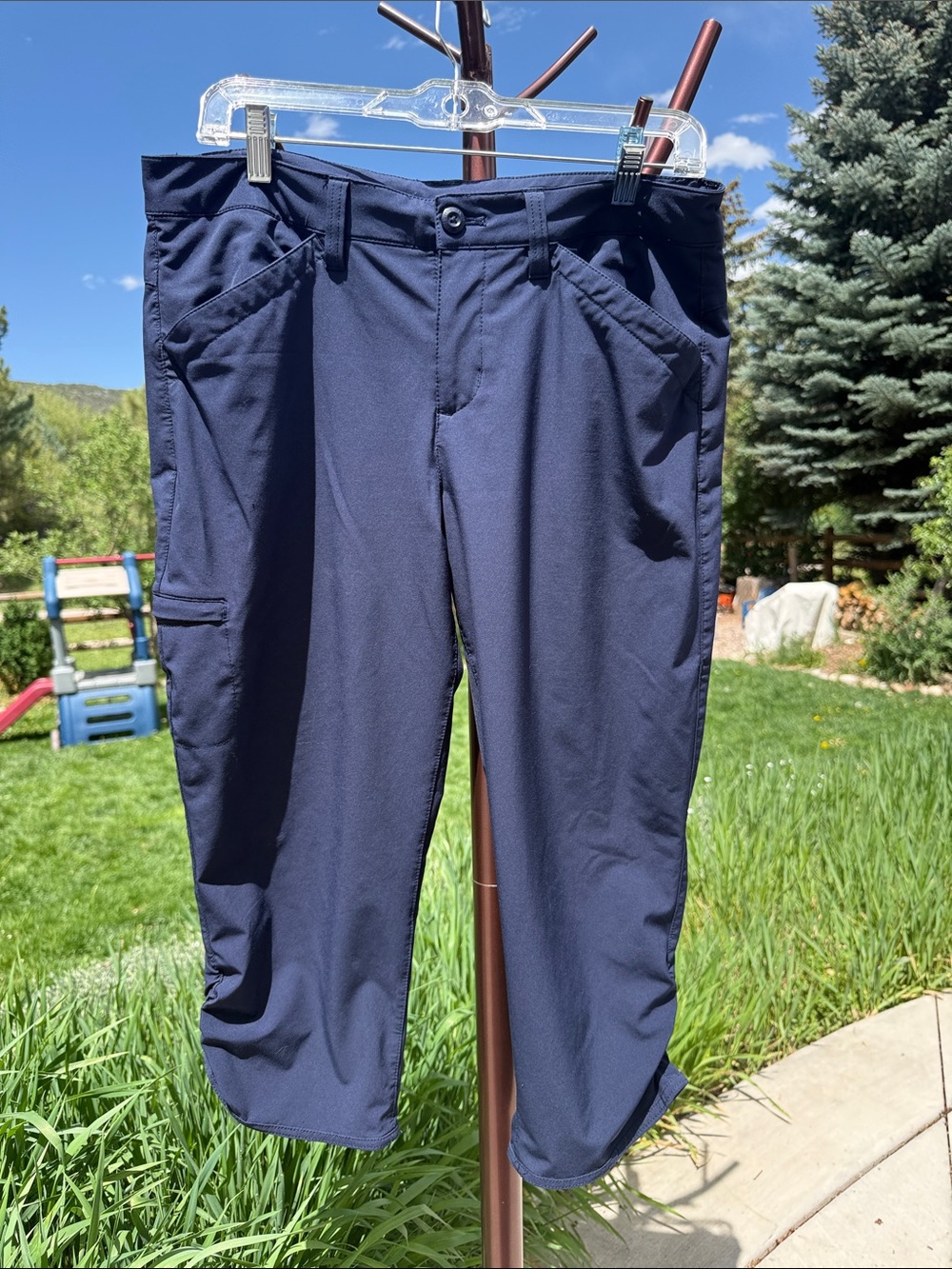 Eddie Bauer women’s navy capris